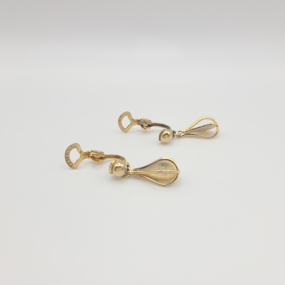 Vintage Jewelry - Vintage Gold Drop Clip on Earrings ☀️ 3/$40